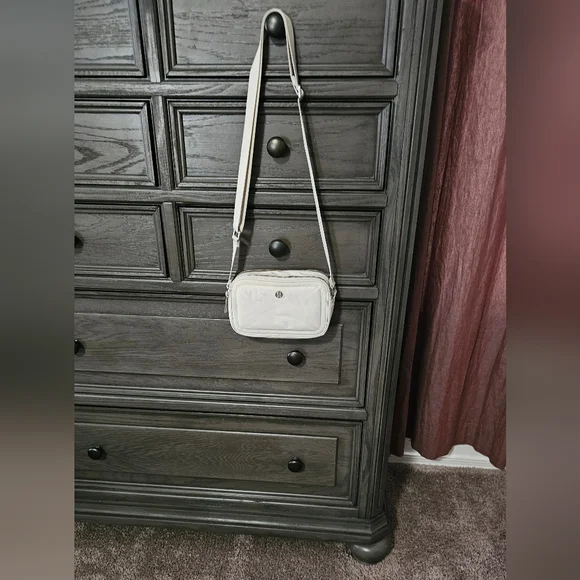 Lululemon Crossbody Bag - Picture 6 of 6
